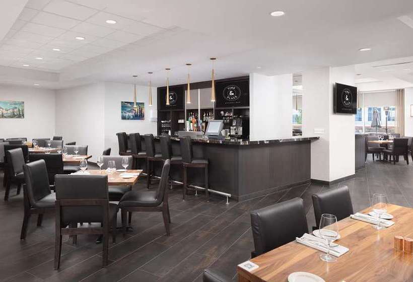 בית מלון כפרי Hilton Vancouver Metrotown