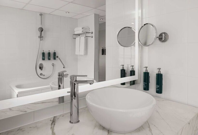 هتل Hilton Vienna Waterfront