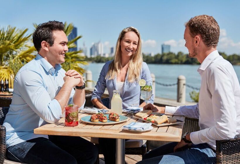 هتل Hilton Vienna Waterfront