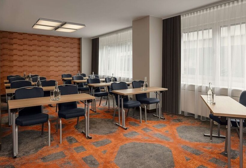 هتل Hilton Vienna Waterfront