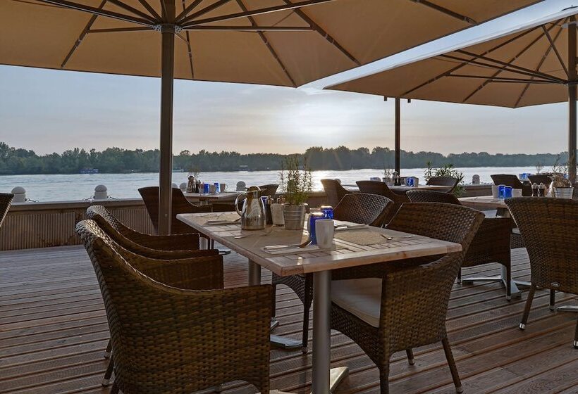 هتل Hilton Vienna Waterfront