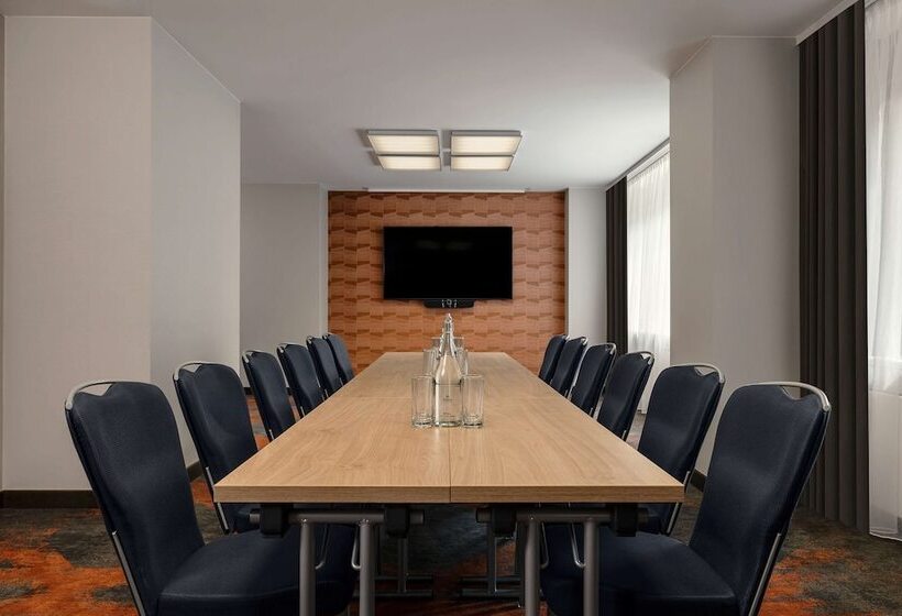 هتل Hilton Vienna Waterfront