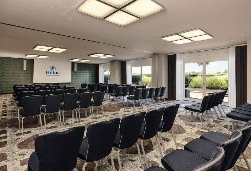 هتل Hilton Vienna Waterfront