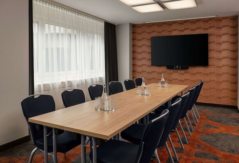 هتل Hilton Vienna Waterfront