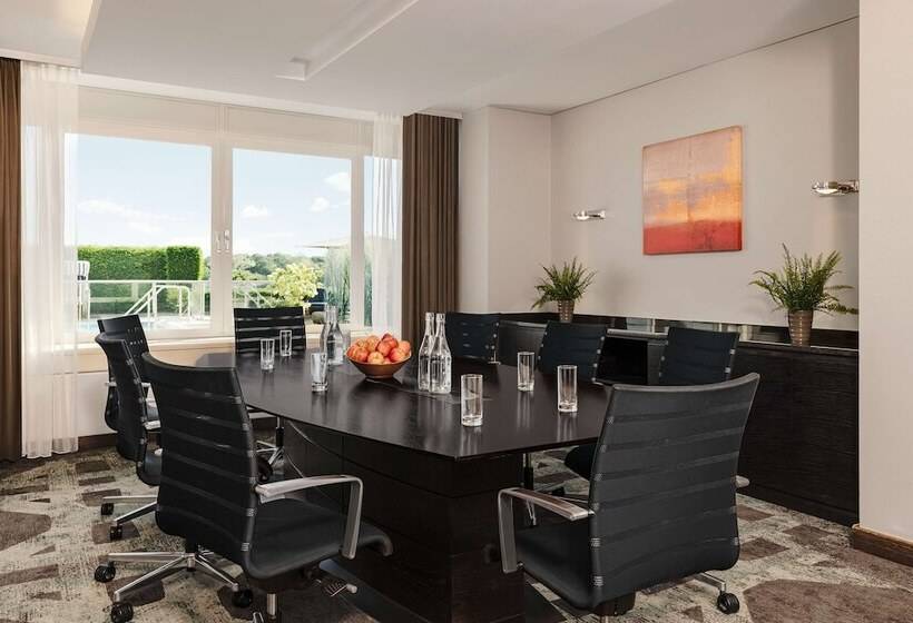 هتل Hilton Vienna Waterfront