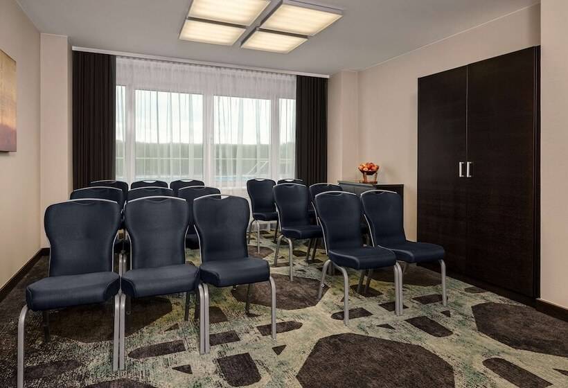 هتل Hilton Vienna Waterfront