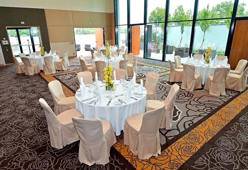 هتل Hilton Vienna Waterfront