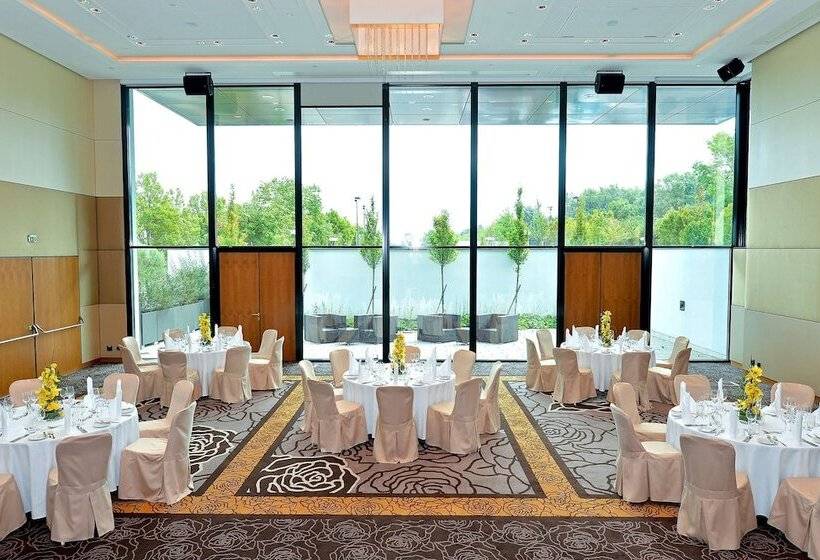 هتل Hilton Vienna Waterfront