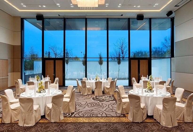 هتل Hilton Vienna Waterfront