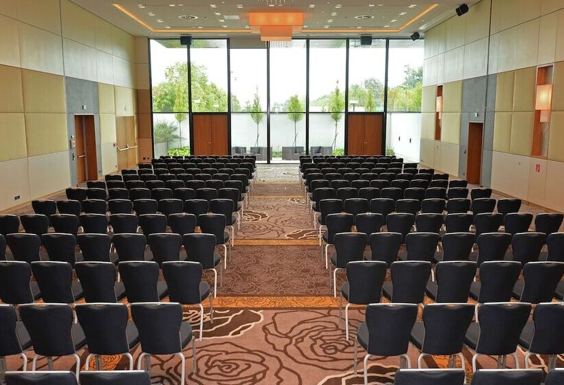 هتل Hilton Vienna Waterfront