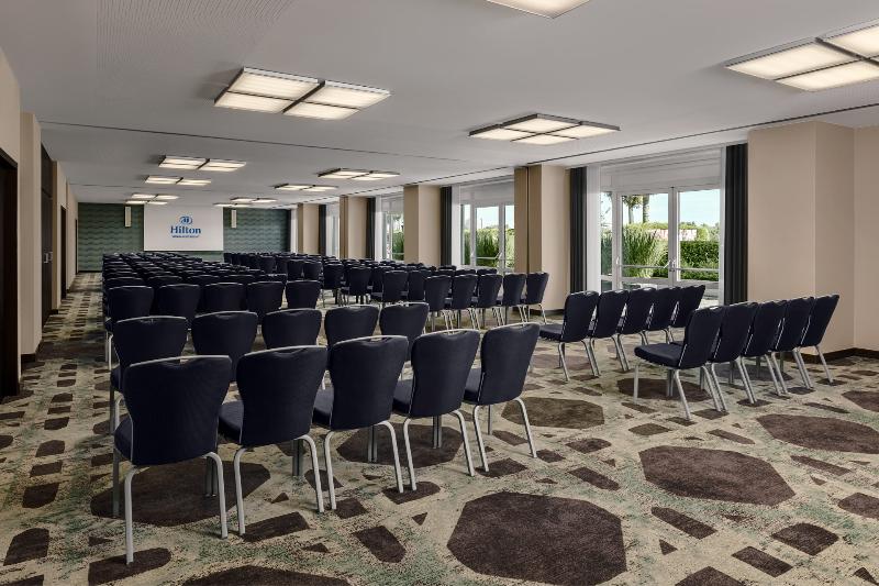 هتل Hilton Vienna Waterfront