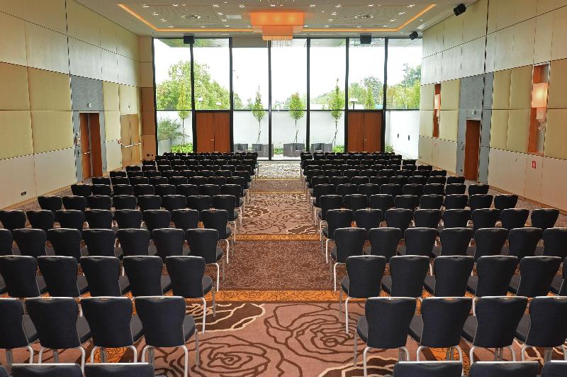 هتل Hilton Vienna Waterfront