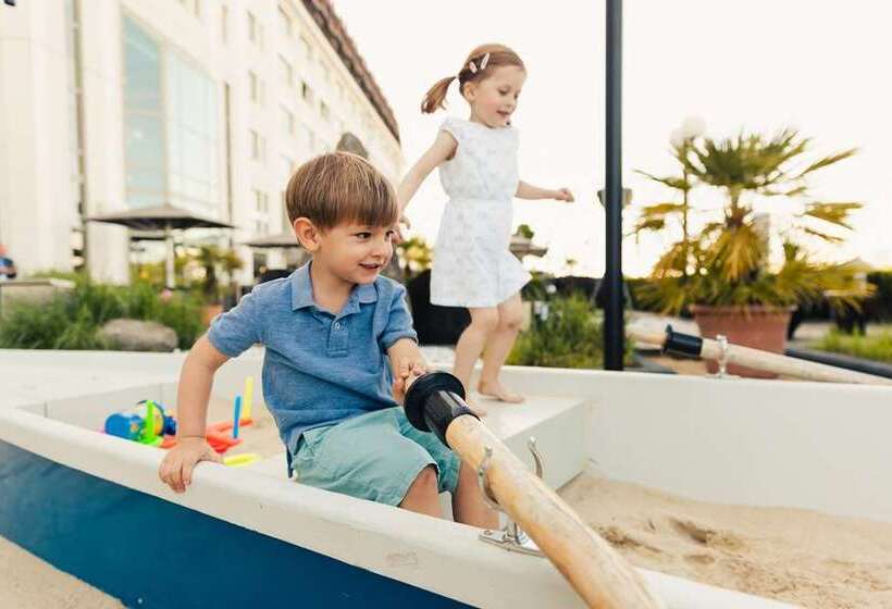 هتل Hilton Vienna Waterfront