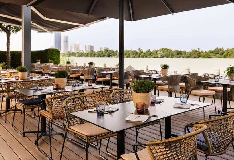 هتل Hilton Vienna Waterfront