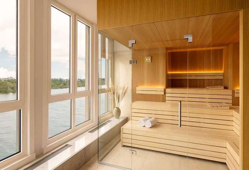 هتل Hilton Vienna Waterfront