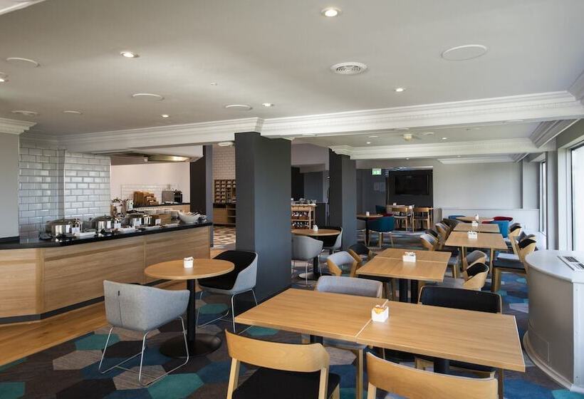 Отель Holiday Inn Express Edinburgh City West, An Ihg