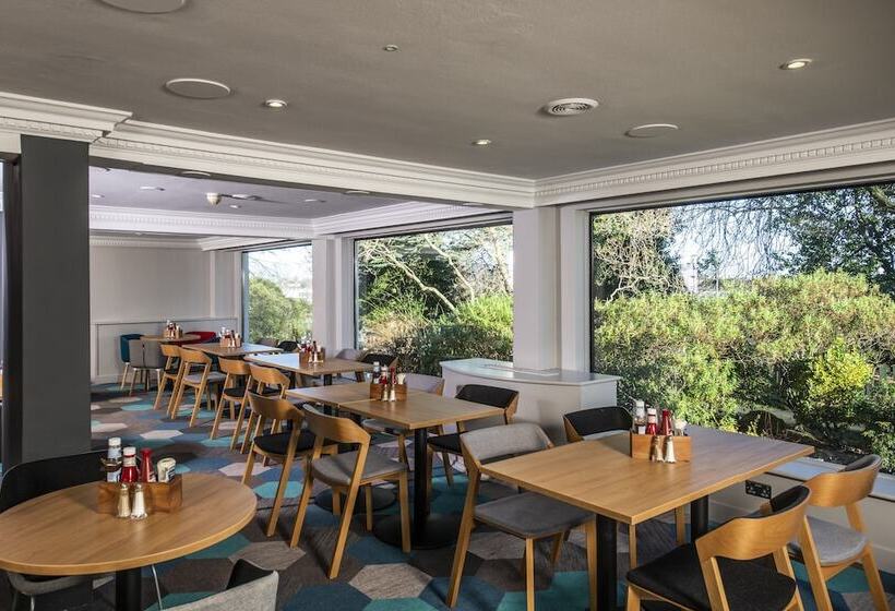 Отель Holiday Inn Express Edinburgh City West, An Ihg