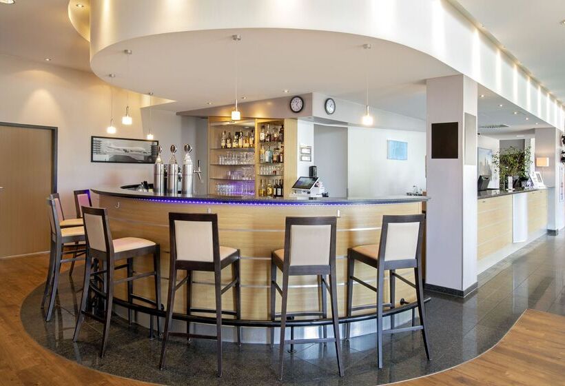 酒店 Holiday Inn Express Frankfurt Airport, An Ihg