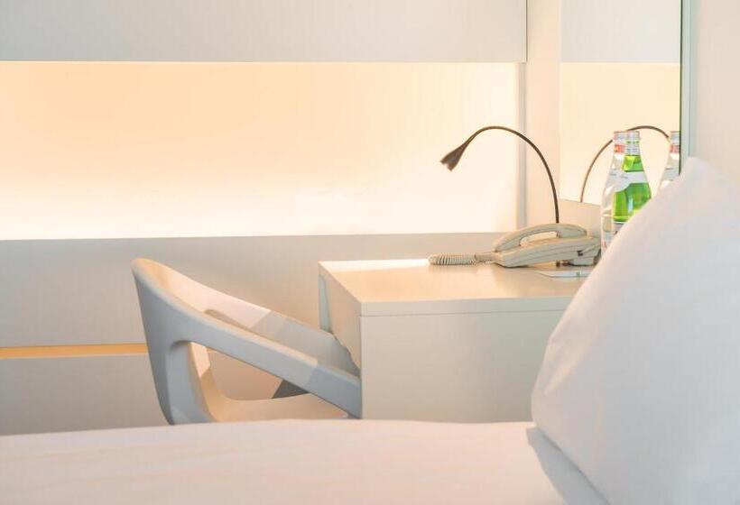 هتل Holiday Inn Vilnius, An Ihg