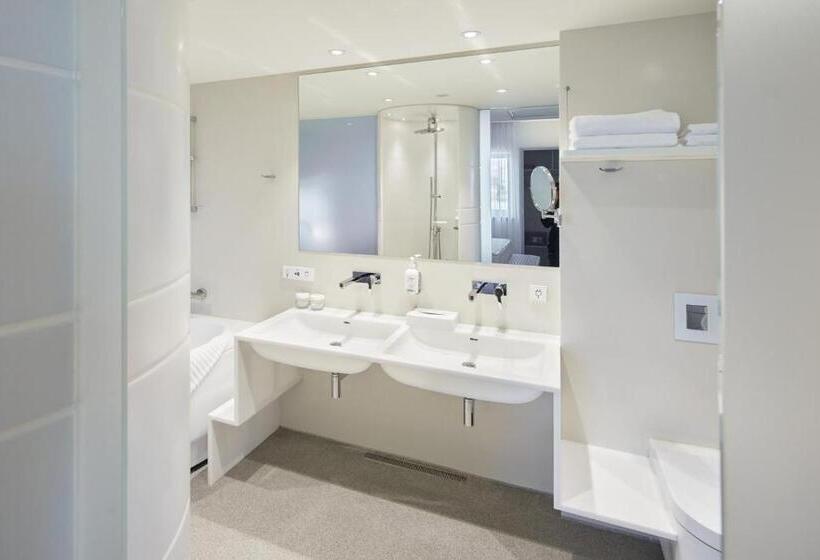 هتل Holiday Inn Vilnius, An Ihg