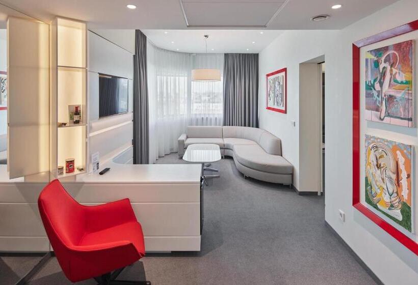 هتل Holiday Inn Vilnius, An Ihg