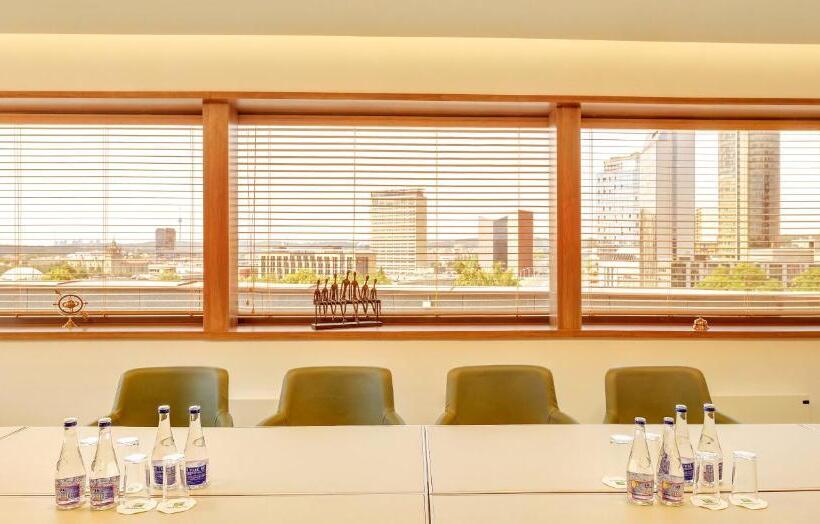 هتل Holiday Inn Vilnius, An Ihg