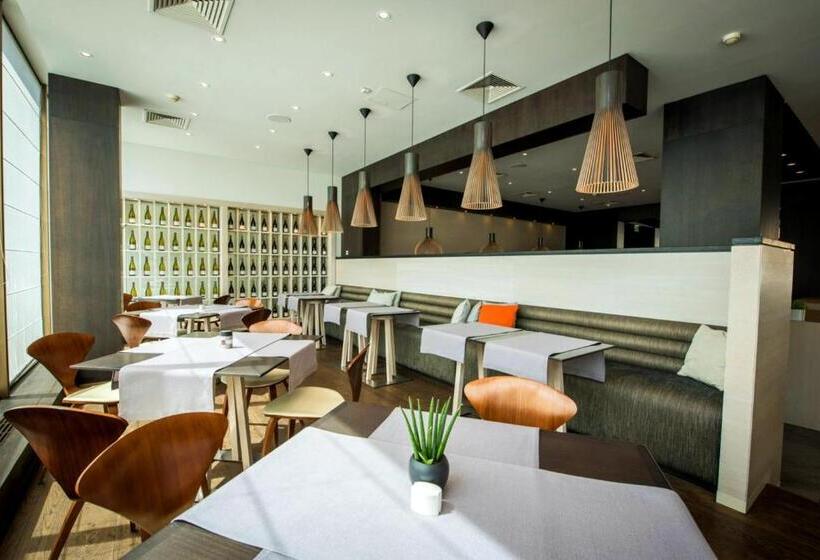 هتل Holiday Inn Vilnius, An Ihg