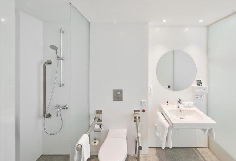 هتل Holiday Inn Vilnius, An Ihg