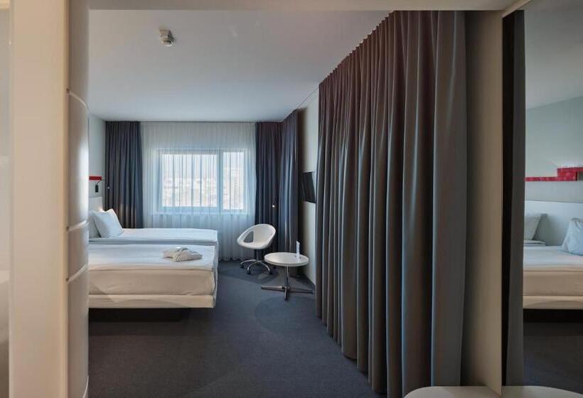 هتل Holiday Inn Vilnius, An Ihg