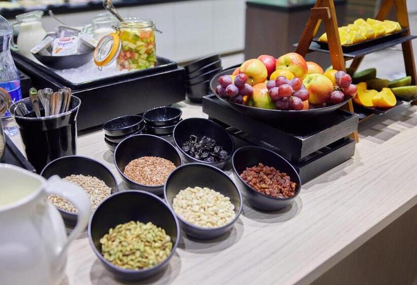 هتل Holiday Inn Vilnius, An Ihg