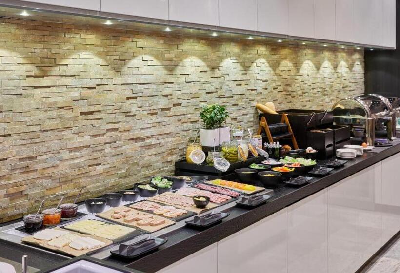 هتل Holiday Inn Vilnius, An Ihg