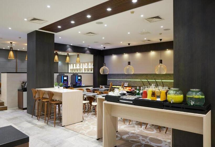 هتل Holiday Inn Vilnius, An Ihg