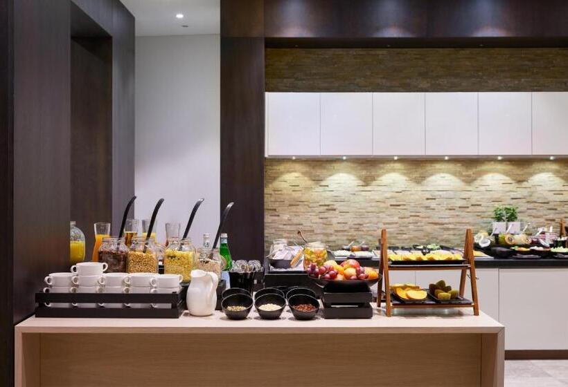 هتل Holiday Inn Vilnius, An Ihg