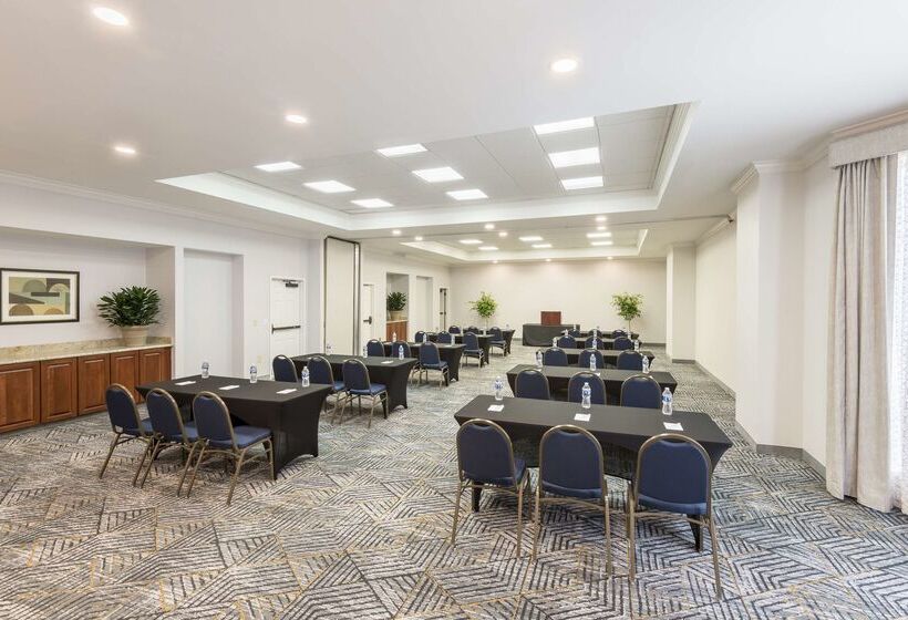 هتل Homewood Suites By Hilton New Orleans