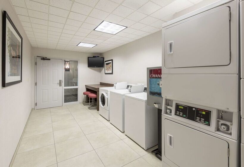 هتل Homewood Suites By Hilton New Orleans