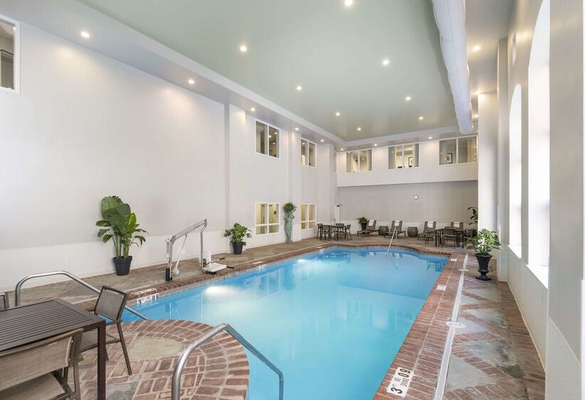 هتل Homewood Suites By Hilton New Orleans