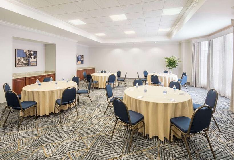 هتل Homewood Suites By Hilton New Orleans