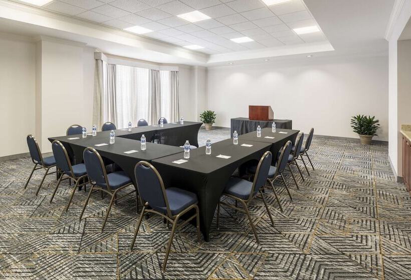 هتل Homewood Suites By Hilton New Orleans