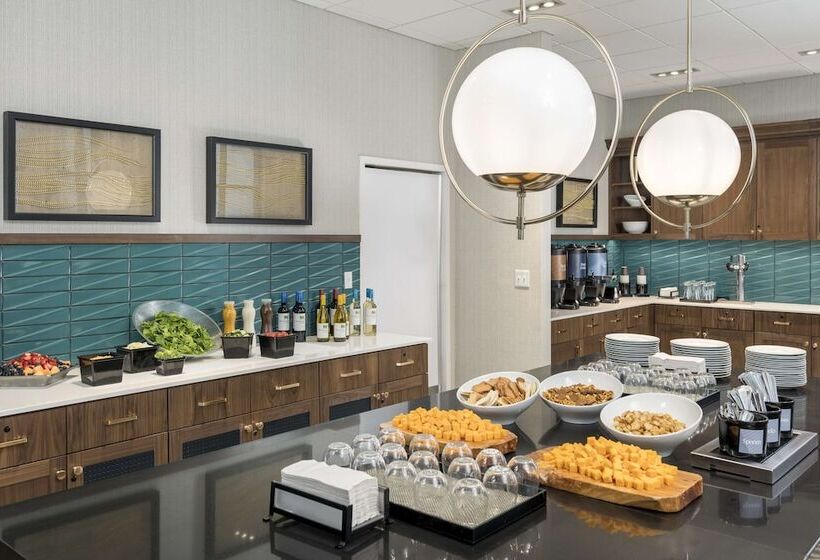 هتل Homewood Suites By Hilton New Orleans