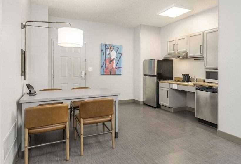 هتل Homewood Suites By Hilton New Orleans