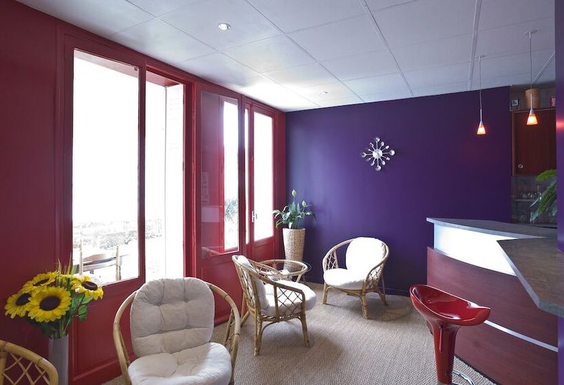 ホテル Hôtel Du 6 Juin