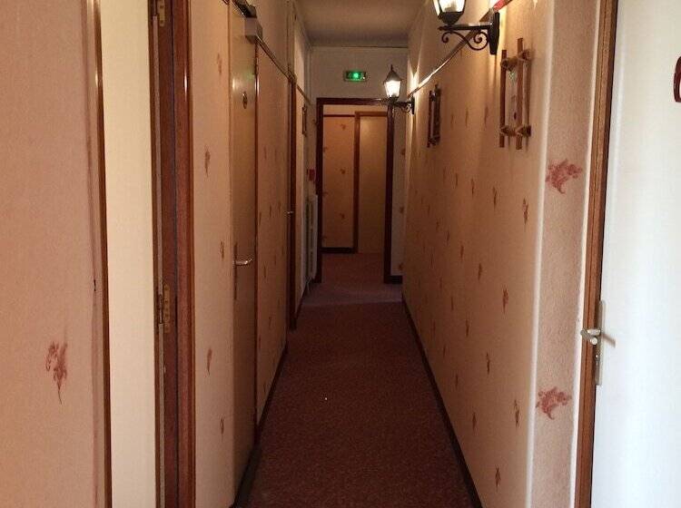 ホテル Hôtel Du 6 Juin