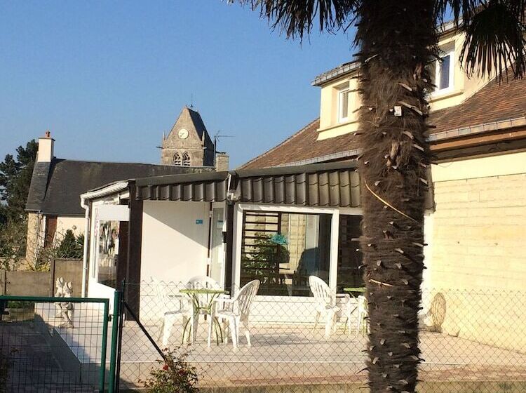 ホテル Hôtel Du 6 Juin