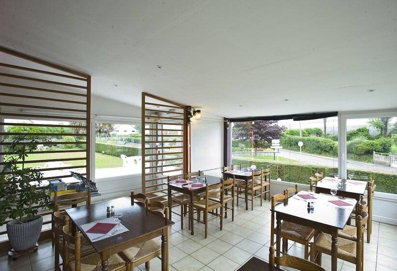 ホテル Hôtel Du 6 Juin