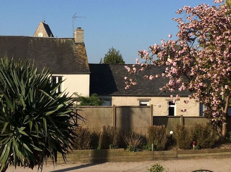 ホテル Hôtel Du 6 Juin