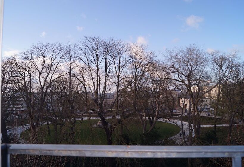 هتل Hôtel L'univers