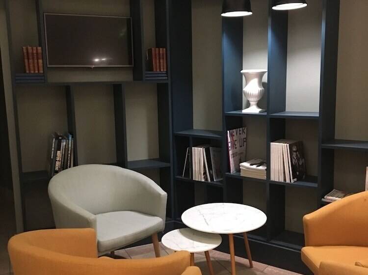 هتل Hôtel L'univers