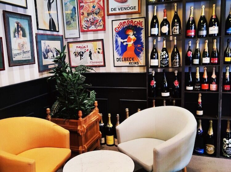 هتل Hôtel L'univers