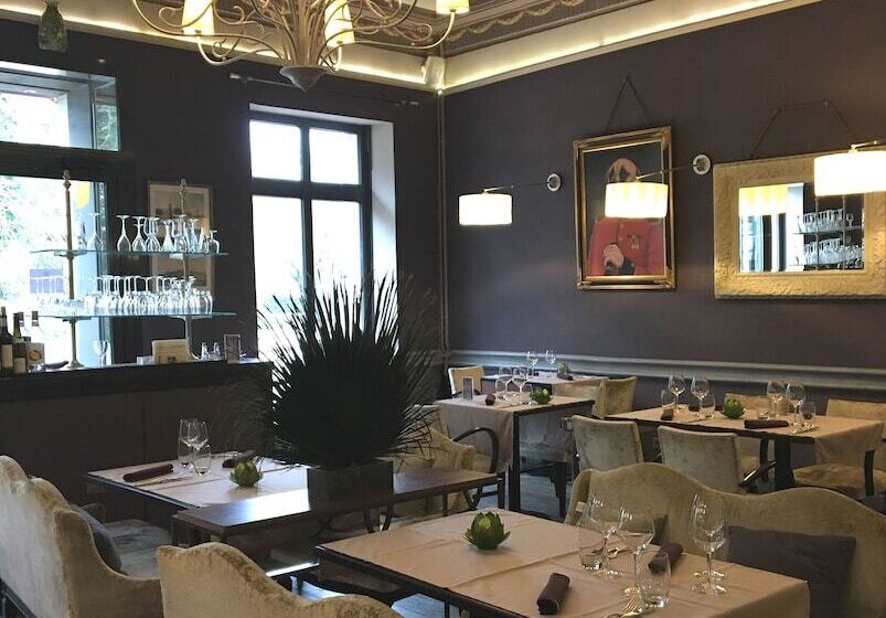 هتل Hôtel L'univers