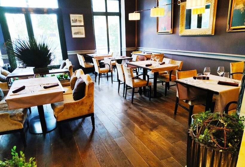 هتل Hôtel L'univers